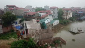 Sạt lở nghiêm trọng ở Bắc Ninh: Nhà đổ ụp hoàn toàn trong đêm, nhanh không ngờ