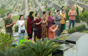 Người dân viếng mộ dịp Tết Thanh minh