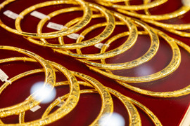 Giá vàng hôm nay 7/4: Đi ngang ở mức cao