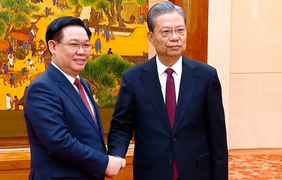 Chủ tịch Quốc hội hội đàm với Ủy viên trưởng Nhân đại toàn quốc Trung Quốc 