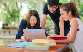 Bằng đại học vừa học vừa làm có bị đánh giá thấp?