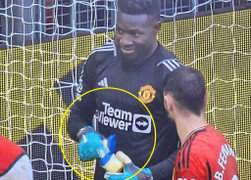 Hành động kỳ lạ của Andre Onana trong trận MU gặp Liverpool