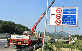 'Cấm xe cỡ lớn lên cao tốc Cam Lộ-La Sơn làm tăng nguy cơ tai nạn trên quốc lộ'