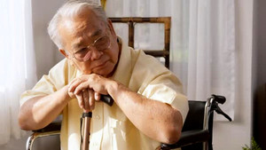 Bố chồng công bố con riêng, bắt vợ chồng tôi nuôi em ăn học