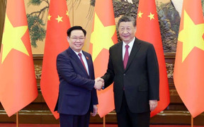 Trung Quốc đưa tin trang trọng chuyến thăm của Chủ tịch Quốc hội Vương Đình Huệ