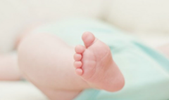 Bé trai 6 tháng tuổi có 'vùng kín' phát triển như người lớn