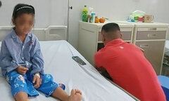 Đình chỉ cô giáo dùng thước kẻ gõ vào đầu học sinh đến nhập viện