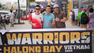 VĐV háo hức nhận Racekit, sẵn sàng cho thử thách tại Aqua Warriors Ha Long Bay