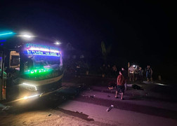 Ô tô khách tông xe máy, 2 thanh niên tử vong