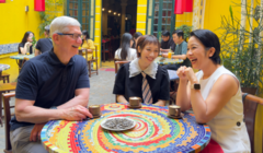Tim Cook khen cà phê trứng Hà Nội