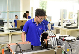 So sánh ngành Cơ khí hàng không và Kỹ thuật hàng không