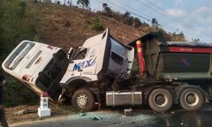 Tạm giữ tài xế xe khách trong vụ tai nạn trên QL24 ở Kon Tum