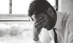 Vợ đánh bạc nợ gần 7 tỷ đồng, tôi có nên ly hôn để gia đình khỏi liên lụy?