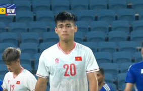 Hậu vệ nhận thẻ đỏ, U23 Việt Nam thủng lưới bàn đầu tiên ở VCK U23 châu Á 2024