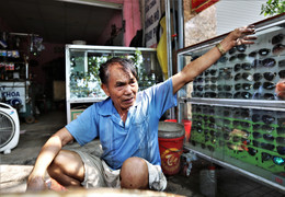 Chủ tiệm vàng kể lại 6 giây đối mặt với kẻ cướp