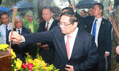 Thủ tướng Phạm Minh Chính dâng hương tưởng niệm các Vua Hùng