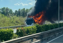 Xe khách cháy ngùn ngụt, cao tốc Long Thành - Dầu Giây ùn tắc kéo dài