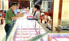 Phát hiện một cửa hàng kinh doanh vàng giả nhãn hiệu Chanel