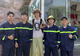 Xuyên đêm tìm du khách người Anh lạc giữa rừng Hoàng Liên