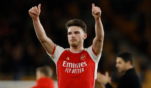 Arsenal trở lại ngôi đầu bảng Ngoại Hạng Anh