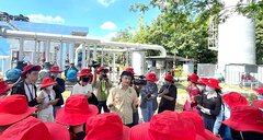 Sinh viên Fulbright Việt Nam tham quan khu xử lý rác lớn nhất TP.HCM