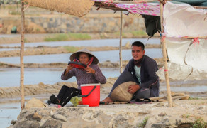 Miền Trung hôm nay trên 40 độ C, ngày mai nắng nóng gay gắt toàn vùng