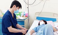 Chuẩn bị phẫu thuật, người đàn ông xin hoãn để về họp dòng họ xin ý kiến