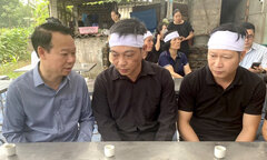 Bí thư Yên Bái thăm viếng gia đình các nạn nhân tử vong vụ tai nạn lao động 