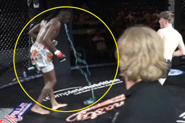 Chưa kịp ra đòn bỗng nôn mửa ra sàn đấu, võ sĩ lập tức bị xử thua