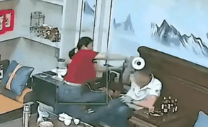 Cặp vợ chồng bạo lực trả thù nhau đáng sợ khiến cảnh sát vào cuộc điều tra