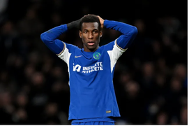 'Drogba mới' của Chelsea hóa trò hề, khiến cổ động viên ngán ngẩm