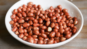 Có cần ngâm nước trước khi rang lạc?