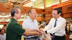 Chiến thắng Điện Biên Phủ và ngày Giải phóng miền Nam là những mốc son chói lọi