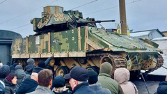 Nga kéo 'chiến lợi phẩm' từ Ukraine về trưng bày ở Moskva