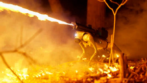 Robot chó phun lửa đầu tiên trên thế giới 