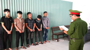 30 thanh thiếu niên cầm hung khí 'hỗn chiến' trên đường phố Đà Nẵng