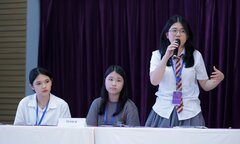 Học sinh Hà Nội thi tranh biện triết học bằng tiếng Anh 