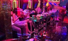 Một tiến sĩ trường ĐH Sư phạm Huế bị tố có hành vi truỵ lạc ở quán karaoke