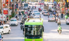 Vì sao xe buýt điện ngày càng được nhiều nhân viên công sở lựa chọn?