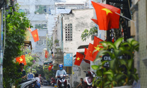 Hà Nội tặng mỗi gia đình một lá cờ Tổ quốc dịp 70 năm Giải phóng Thủ đô