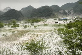 Dự báo tình hình dông lốc, mưa đá và nắng nóng gia tăng ở Bắc Bộ trong tháng 5