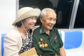 Cựu chiến binh Điện Biên Phủ đi thử Metro số 1 của TP.HCM