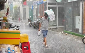 Mưa dông giải nhiệt miền Tây