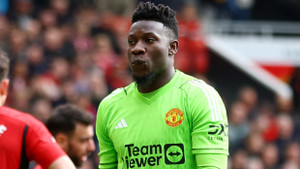 Onana đấm vào mặt đối thủ, Man Utd bị đội áp chót bảng xếp hạng cầm hòa