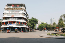 Cảnh tượng khác lạ tại phố đi bộ Hà Nội trong ngày đầu nghỉ lễ