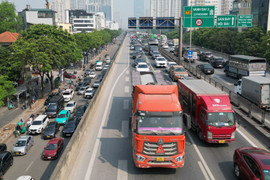 Ngày đầu nghỉ lễ 30/4, cửa ngõ Hà Nội ùn tắc dài 6km, nội thành thông thoáng