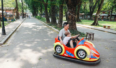 Công viên lớn nhất Hà Nội vắng hoe ngày nghỉ lễ, các trò chơi đắp bạt chờ khách