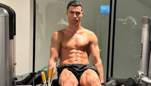 Thói quen dị của Ronaldo: Ngủ 5 giấc, nằm trong 'tủ lạnh', ăn kiểu phi hành gia