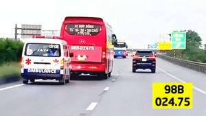 Phẫn nộ xe khách cản đường xe cứu thương trên quốc lộ 1A