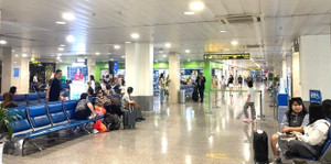 Sân bay Tân Sơn Nhất vắng vẻ hiếm thấy trong ngày 30/4